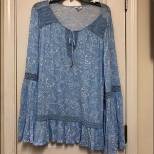 NWT Beautiful, super soft Crown & Ivy top